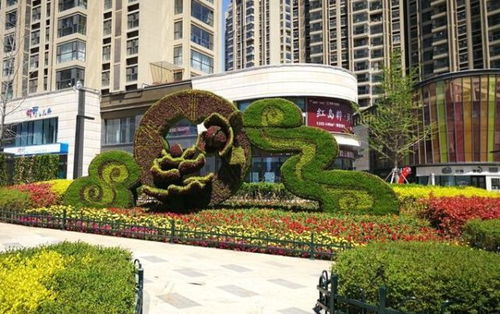 米老鼠卡通造型仿真綠雕批發價與松鼠小動物綠雕廠家定制服務